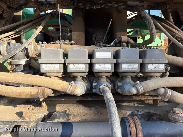 image for item FK1007 2011 John Deere 4830 sprayer