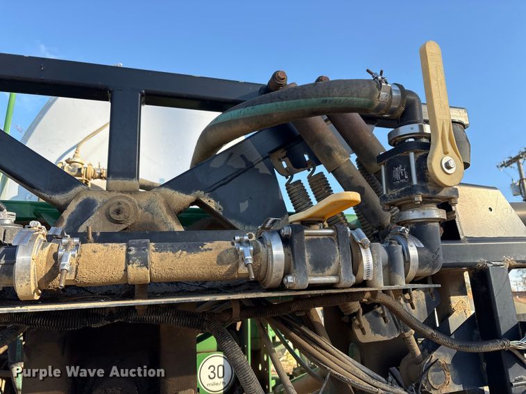 image for item FK1007 2011 John Deere 4830 sprayer