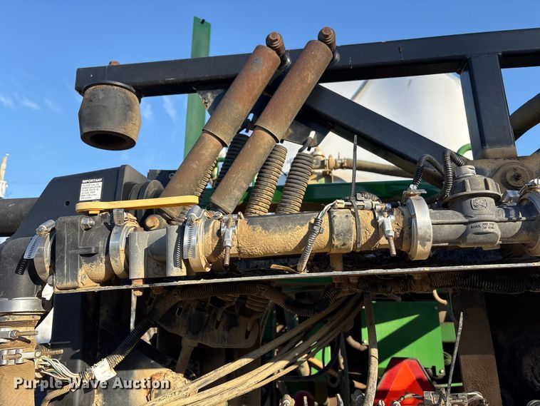 image for item FK1007 2011 John Deere 4830 sprayer