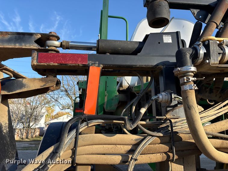 image for item FK1007 2011 John Deere 4830 sprayer