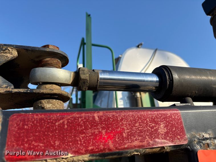 image for item FK1007 2011 John Deere 4830 sprayer