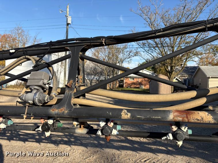 image for item FK1007 2011 John Deere 4830 sprayer