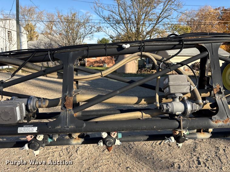 image for item FK1007 2011 John Deere 4830 sprayer