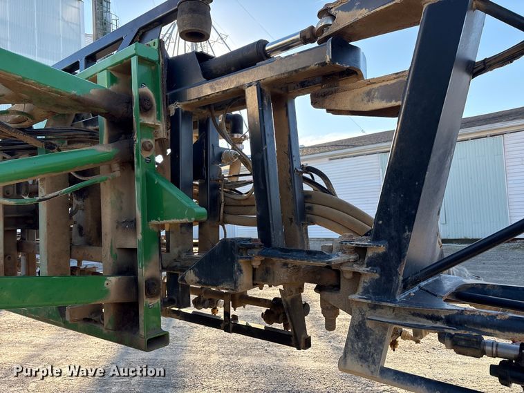 image for item FK1007 2011 John Deere 4830 sprayer
