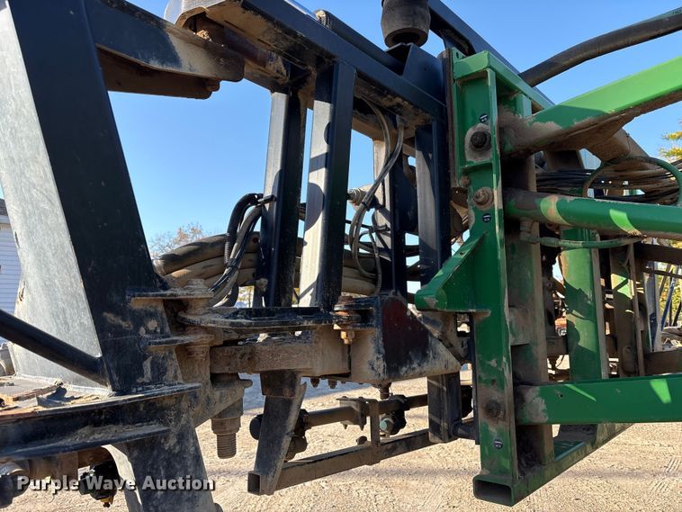 image for item FK1007 2011 John Deere 4830 sprayer