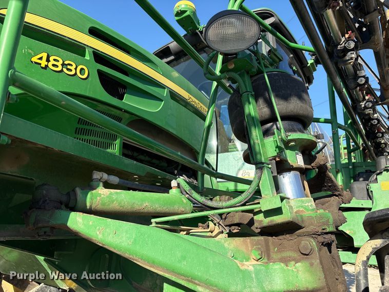 image for item FK1007 2011 John Deere 4830 sprayer
