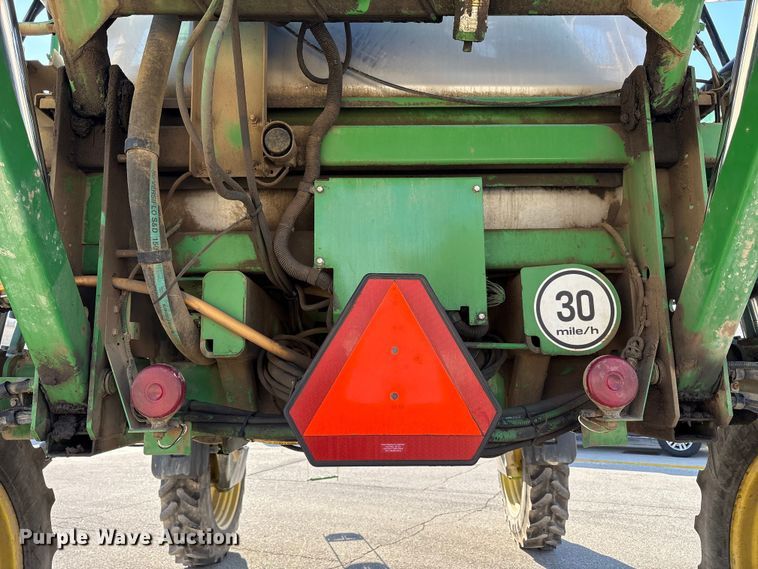 image for item FK1007 2011 John Deere 4830 sprayer