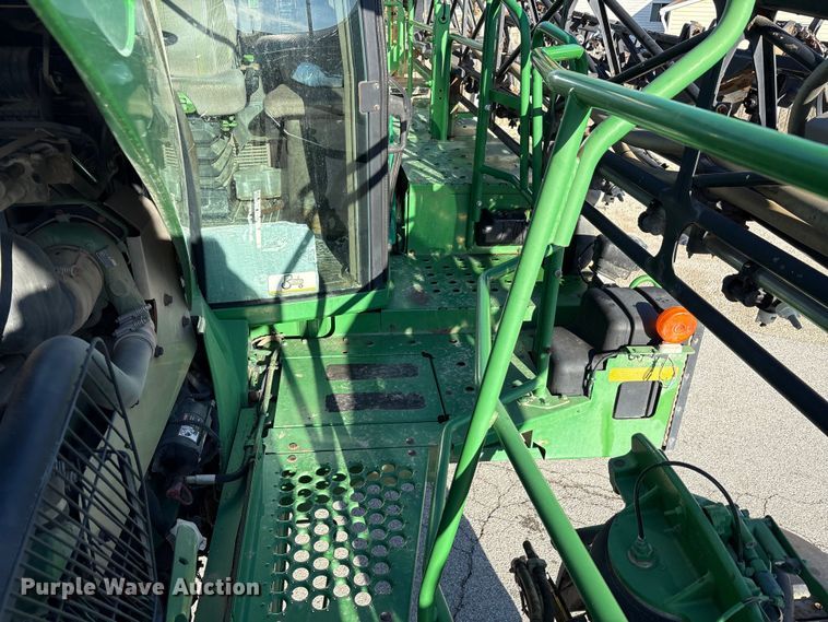 image for item FK1007 2011 John Deere 4830 sprayer