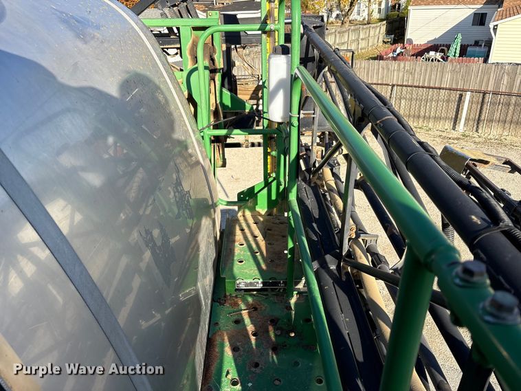 image for item FK1007 2011 John Deere 4830 sprayer