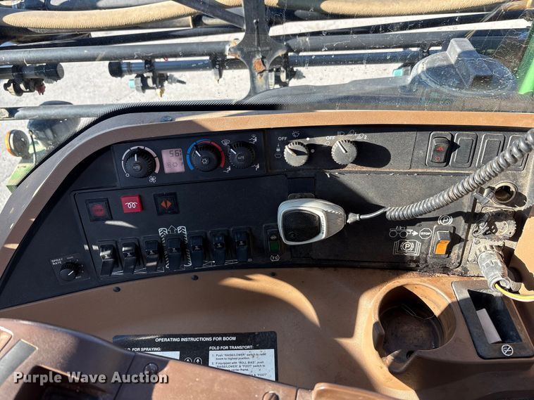 image for item FK1007 2011 John Deere 4830 sprayer