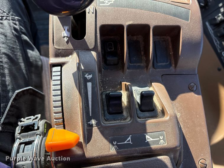 image for item FK1007 2011 John Deere 4830 sprayer