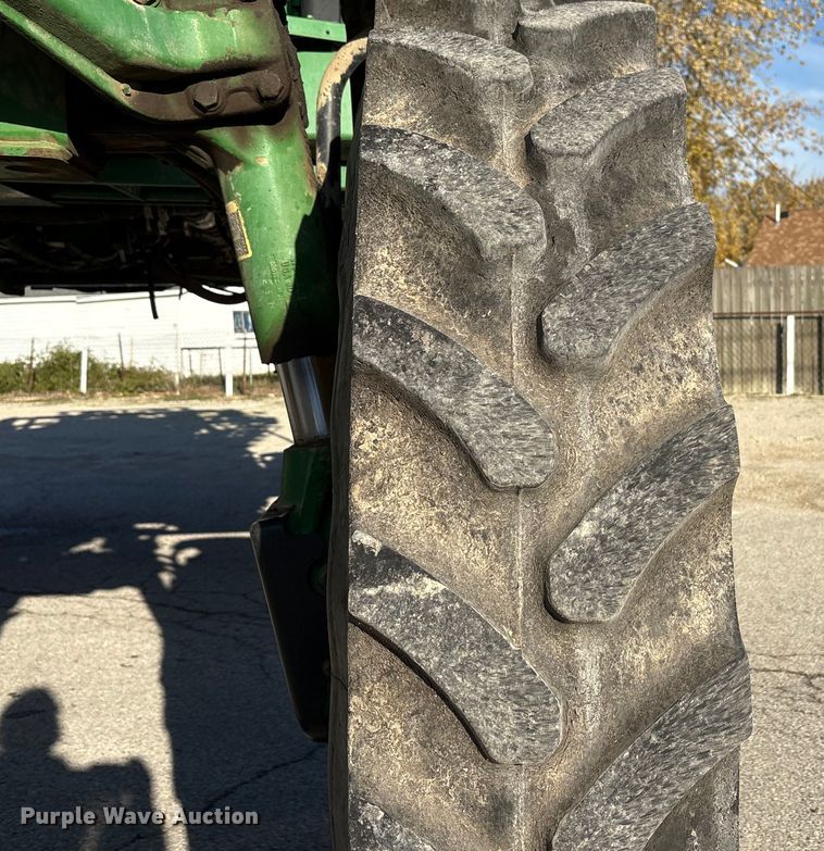 image for item FK1007 2011 John Deere 4830 sprayer