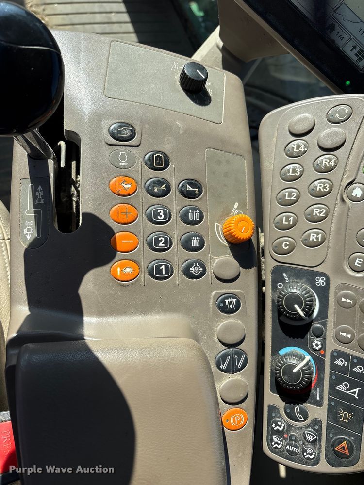 image for item FK1008 2016 John Deere R4038 sprayer