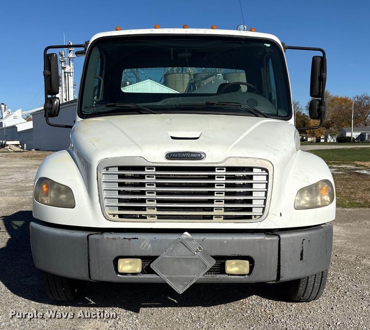 image for item FK1017 2005 Freightliner M2 106 truck cab and chassis