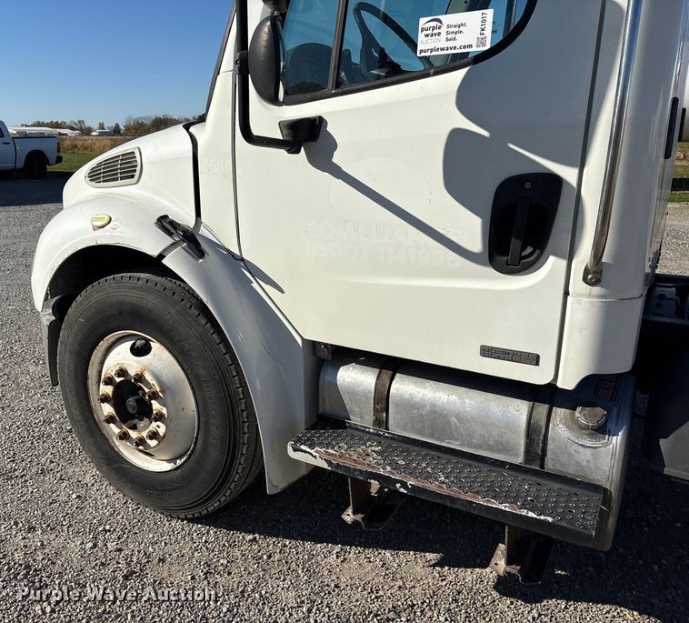 image for item FK1017 2005 Freightliner M2 106 truck cab and chassis