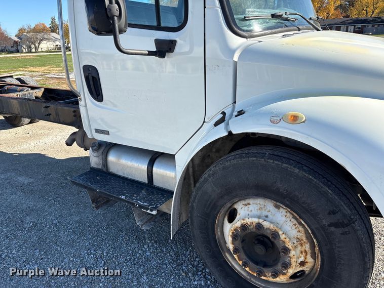 image for item FK1017 2005 Freightliner M2 106 truck cab and chassis