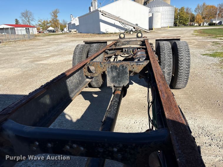 image for item FK1017 2005 Freightliner M2 106 truck cab and chassis