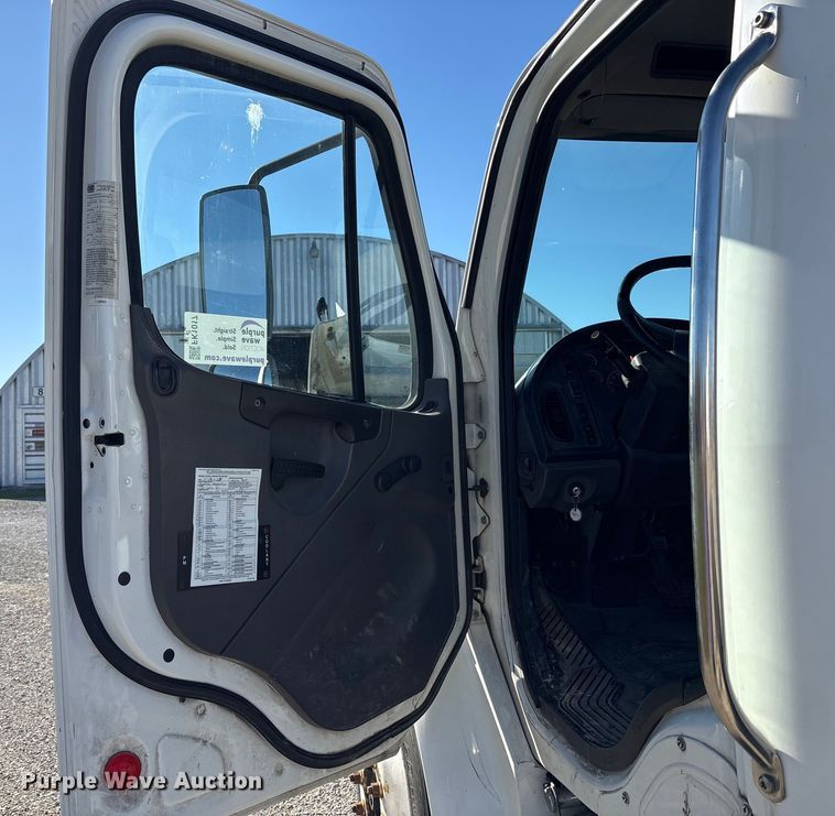 image for item FK1017 2005 Freightliner M2 106 truck cab and chassis