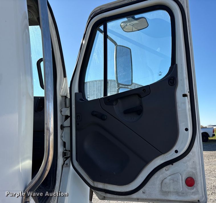 image for item FK1017 2005 Freightliner M2 106 truck cab and chassis