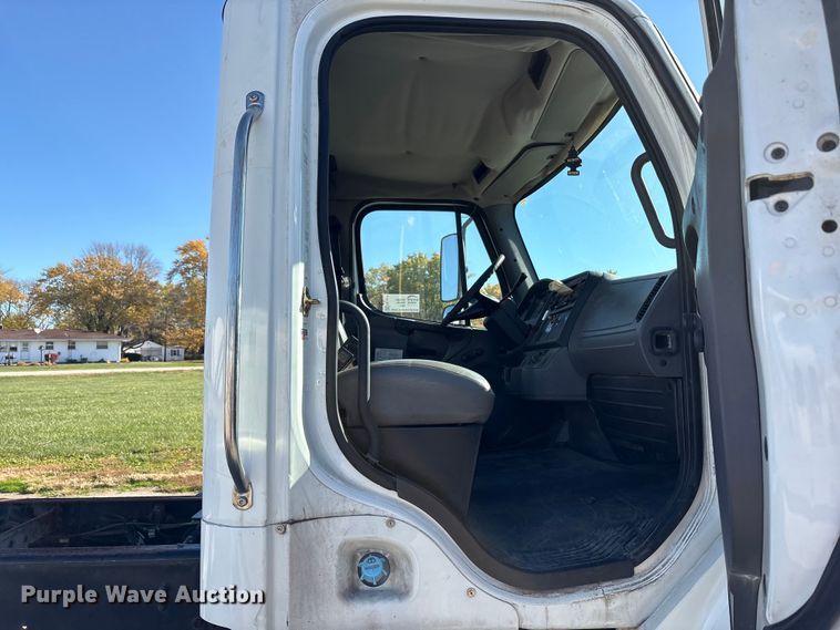 image for item FK1017 2005 Freightliner M2 106 truck cab and chassis