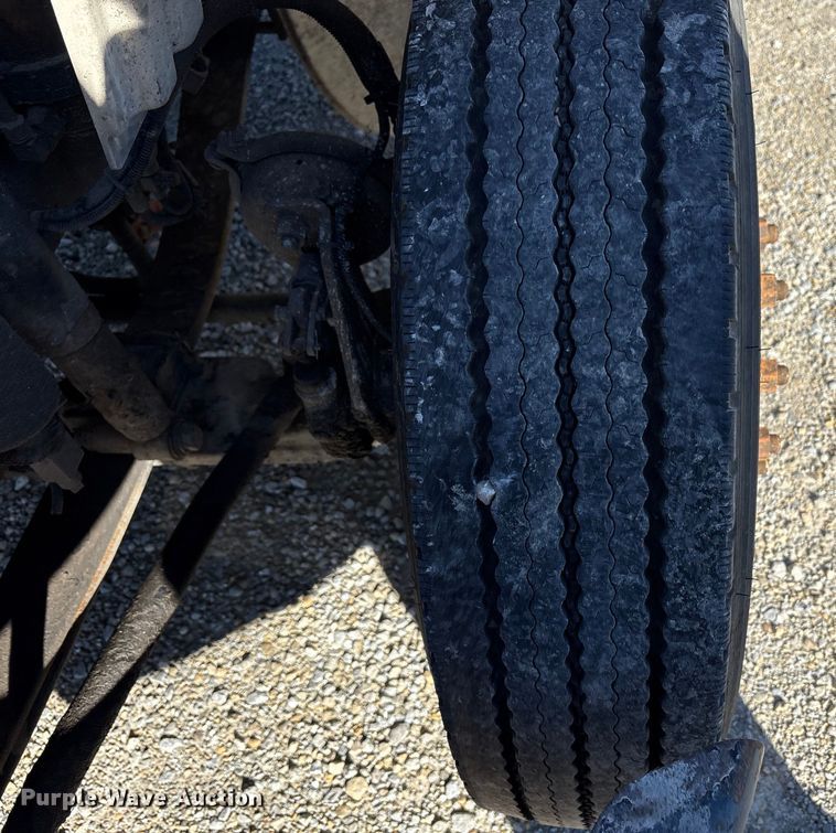 image for item FK1017 2005 Freightliner M2 106 truck cab and chassis