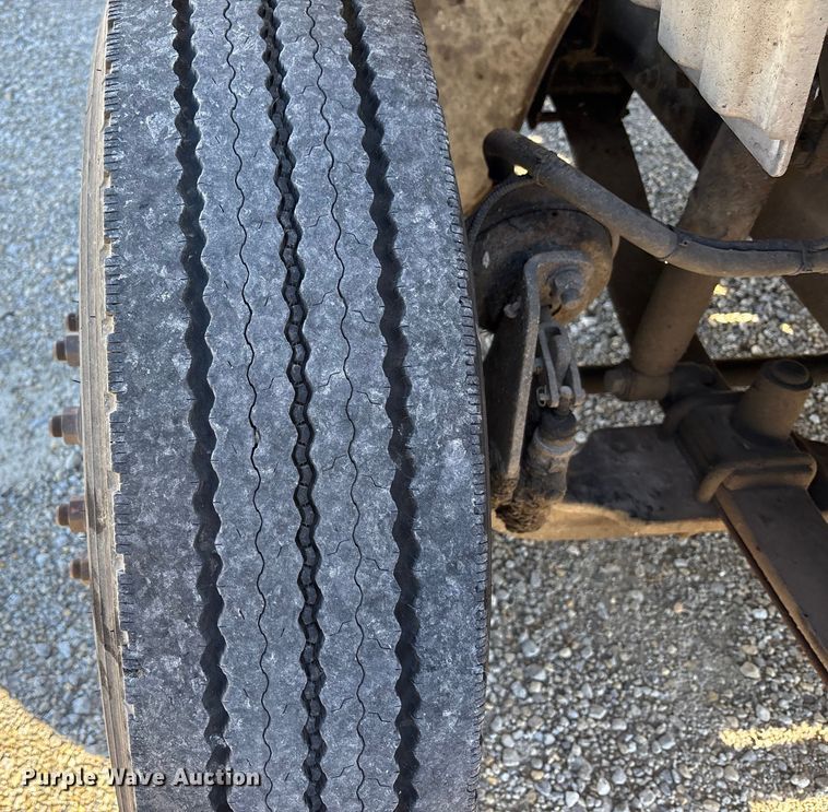 image for item FK1017 2005 Freightliner M2 106 truck cab and chassis