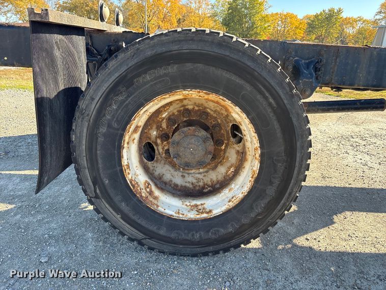 image for item FK1017 2005 Freightliner M2 106 truck cab and chassis