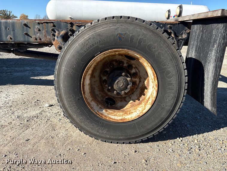 image for item FK1017 2005 Freightliner M2 106 truck cab and chassis