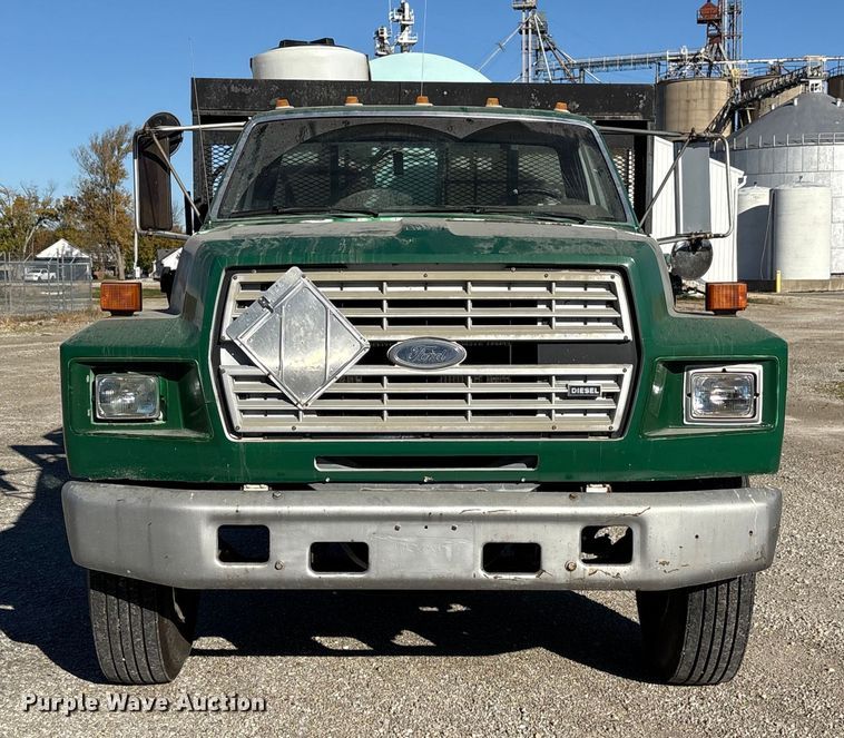 image for item FK1018 1988 Ford F700 flatbed truck