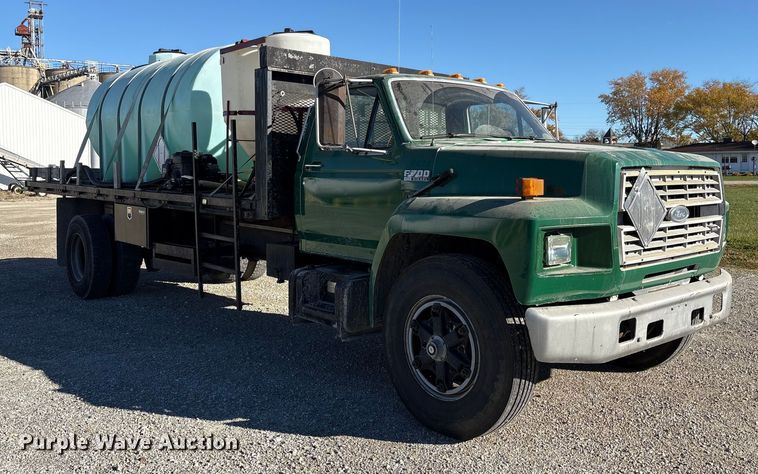 image for item FK1018 1988 Ford F700 flatbed truck