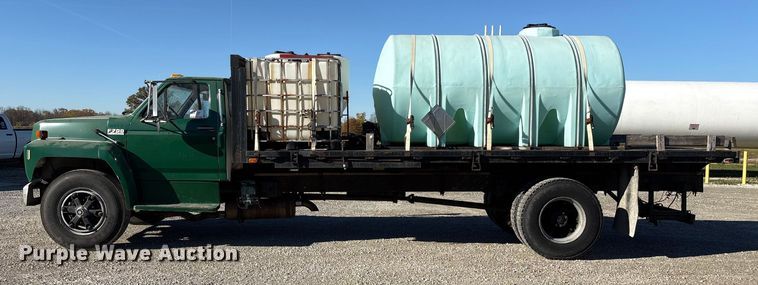 image for item FK1018 1988 Ford F700 flatbed truck