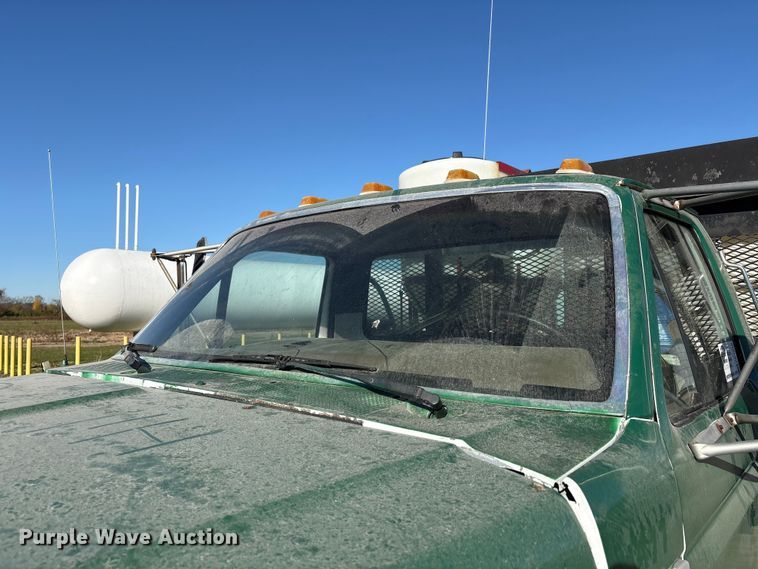 image for item FK1018 1988 Ford F700 flatbed truck