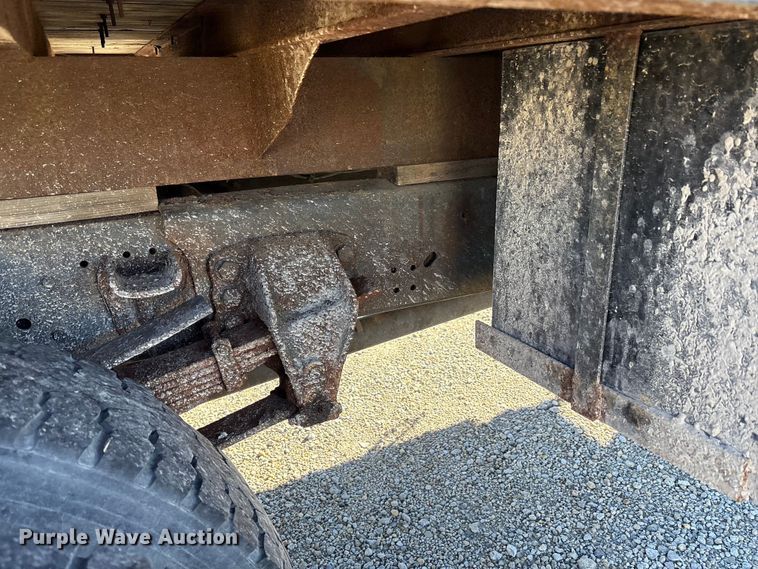 image for item FK1018 1988 Ford F700 flatbed truck