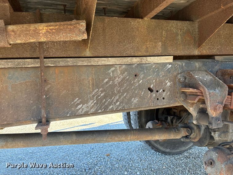 image for item FK1018 1988 Ford F700 flatbed truck
