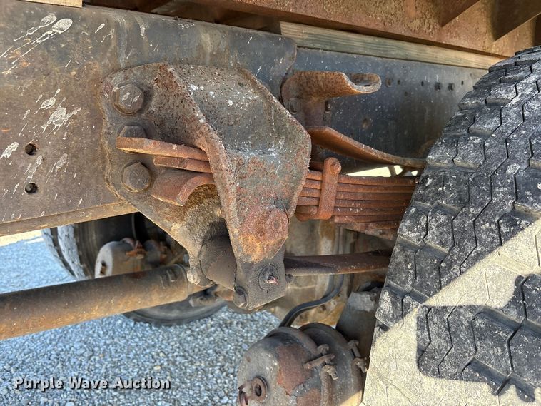 image for item FK1018 1988 Ford F700 flatbed truck