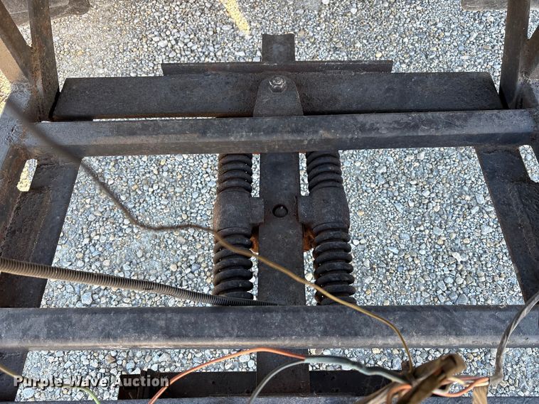 image for item FK1018 1988 Ford F700 flatbed truck