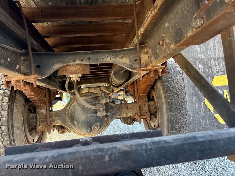 image for item FK1018 1988 Ford F700 flatbed truck