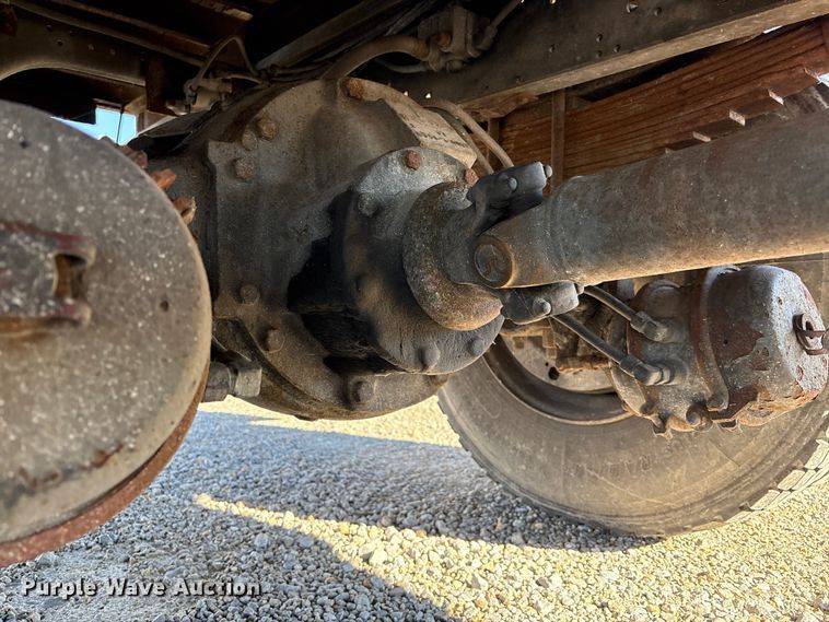 image for item FK1018 1988 Ford F700 flatbed truck