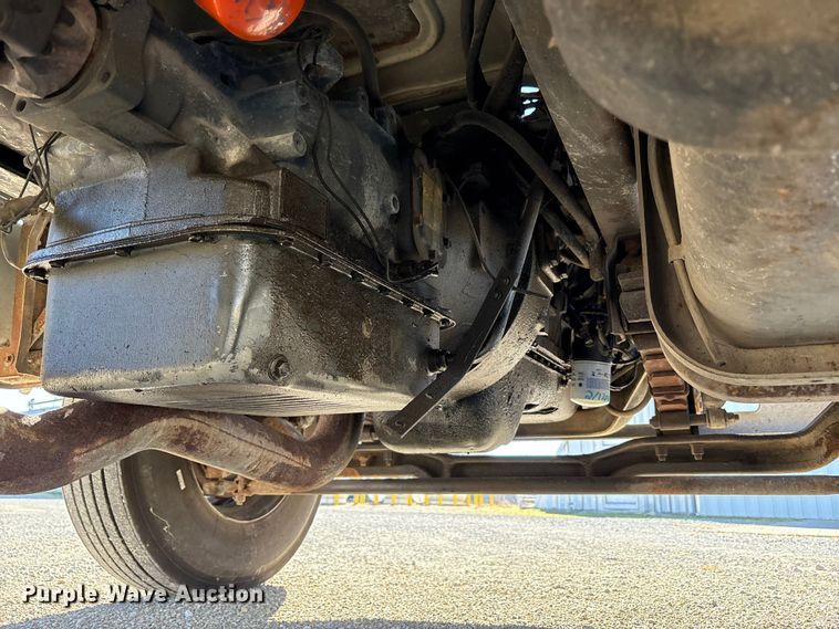 image for item FK1018 1988 Ford F700 flatbed truck