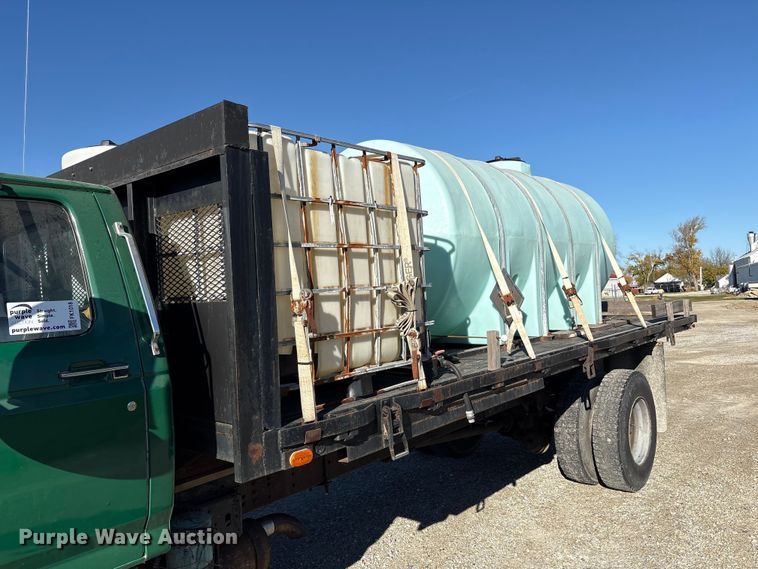 image for item FK1018 1988 Ford F700 flatbed truck