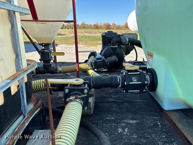 image for item FK1018 1988 Ford F700 flatbed truck