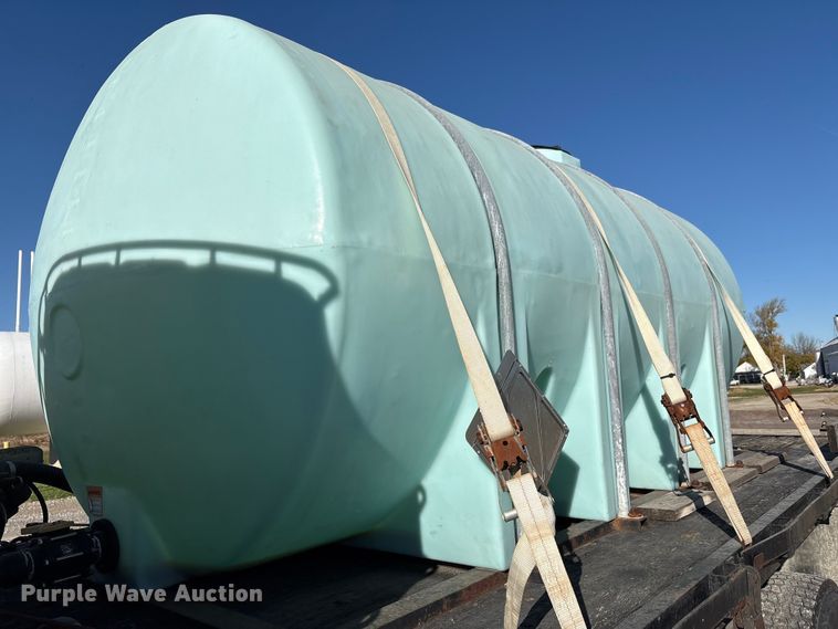 image for item FK1018 1988 Ford F700 flatbed truck