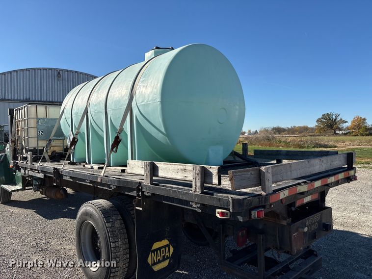 image for item FK1018 1988 Ford F700 flatbed truck