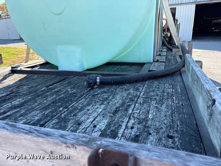 image for item FK1018 1988 Ford F700 flatbed truck