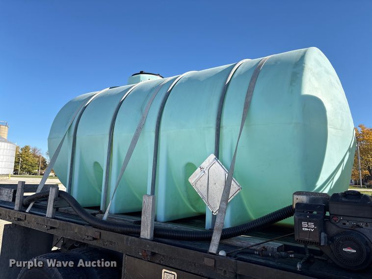 image for item FK1018 1988 Ford F700 flatbed truck