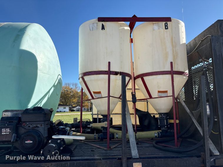 image for item FK1018 1988 Ford F700 flatbed truck