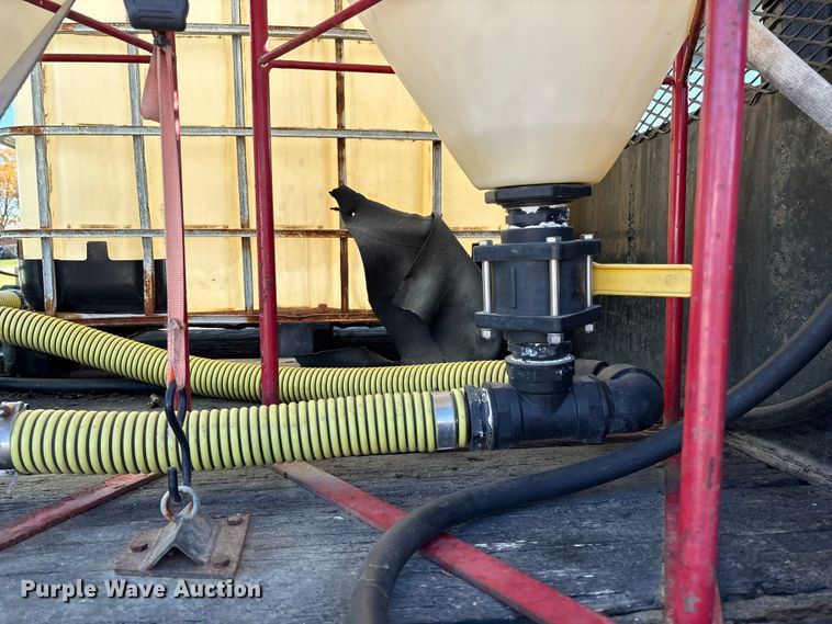 image for item FK1018 1988 Ford F700 flatbed truck