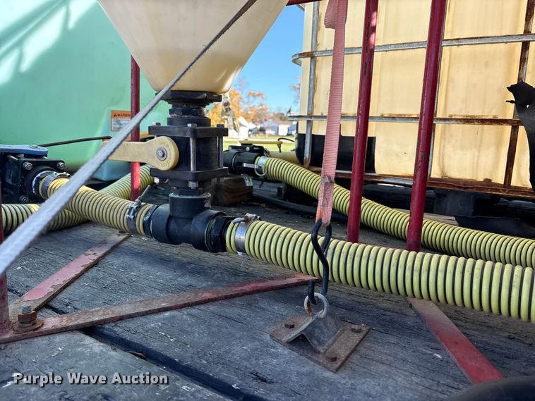 image for item FK1018 1988 Ford F700 flatbed truck