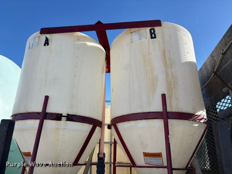 image for item FK1018 1988 Ford F700 flatbed truck