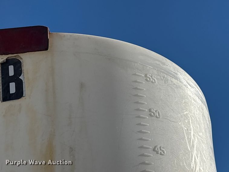 image for item FK1018 1988 Ford F700 flatbed truck